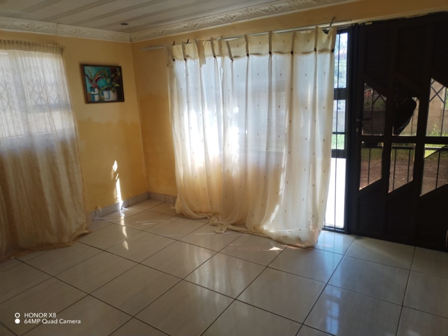 2 Bedroom Property for Sale in Umlazi KwaZulu-Natal