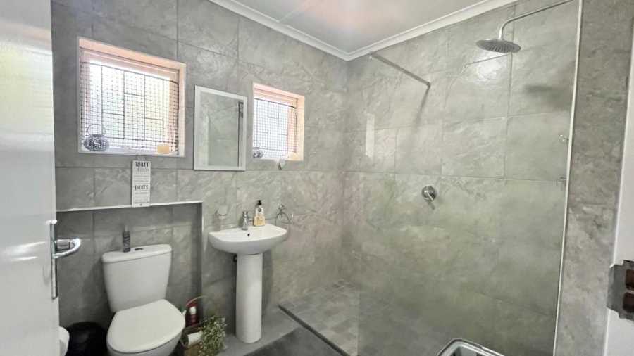 5 Bedroom Property for Sale in Ballito Central KwaZulu-Natal