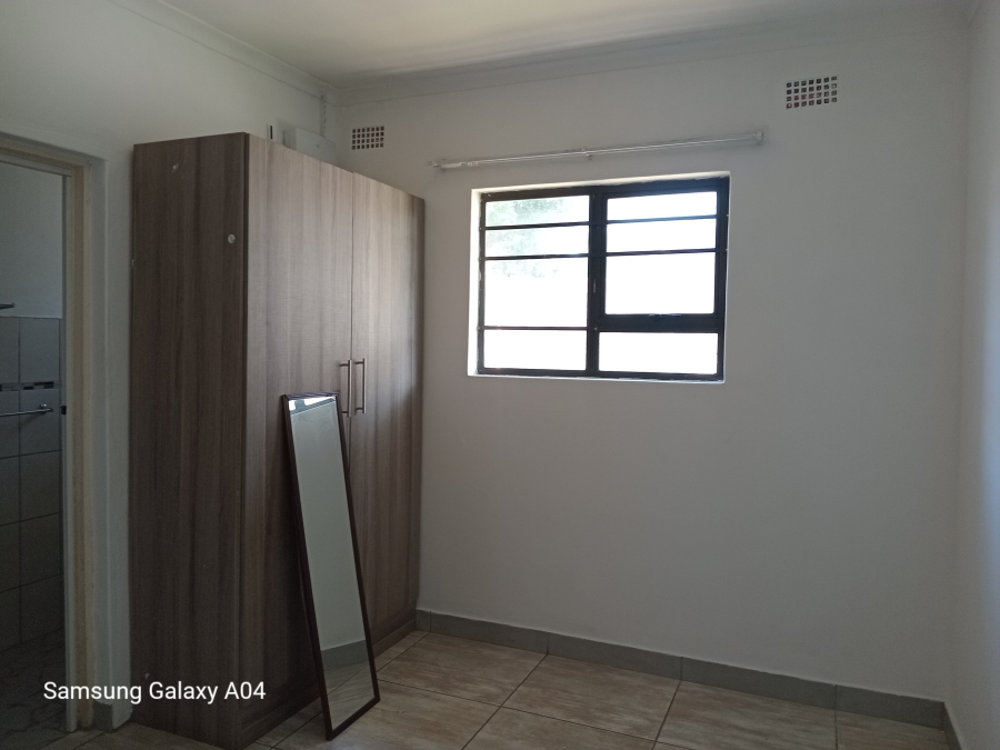 To Let 2 Bedroom Property for Rent in Uvongo KwaZulu-Natal