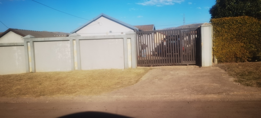 3 Bedroom Property for Sale in Mpophomeni KwaZulu-Natal