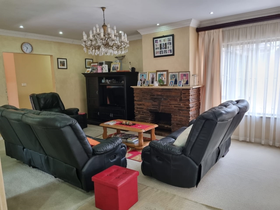 6 Bedroom Property for Sale in Glenmore KwaZulu-Natal