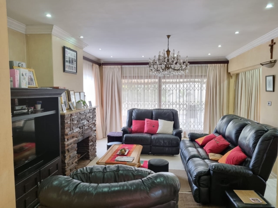 6 Bedroom Property for Sale in Glenmore KwaZulu-Natal