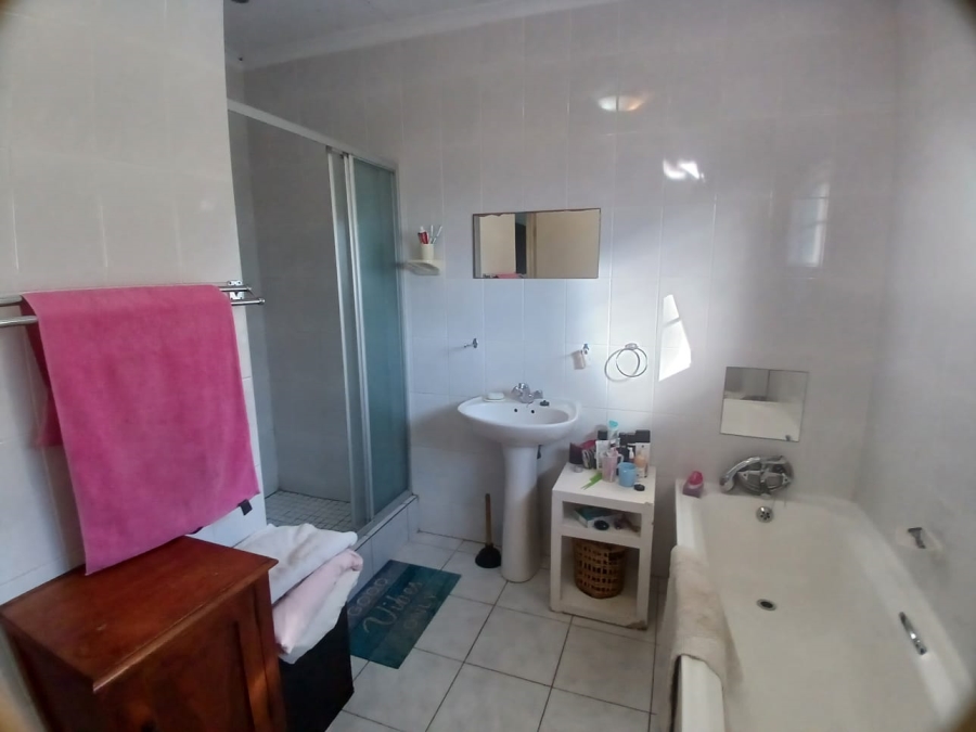 To Let 2 Bedroom Property for Rent in Waterfall KwaZulu-Natal