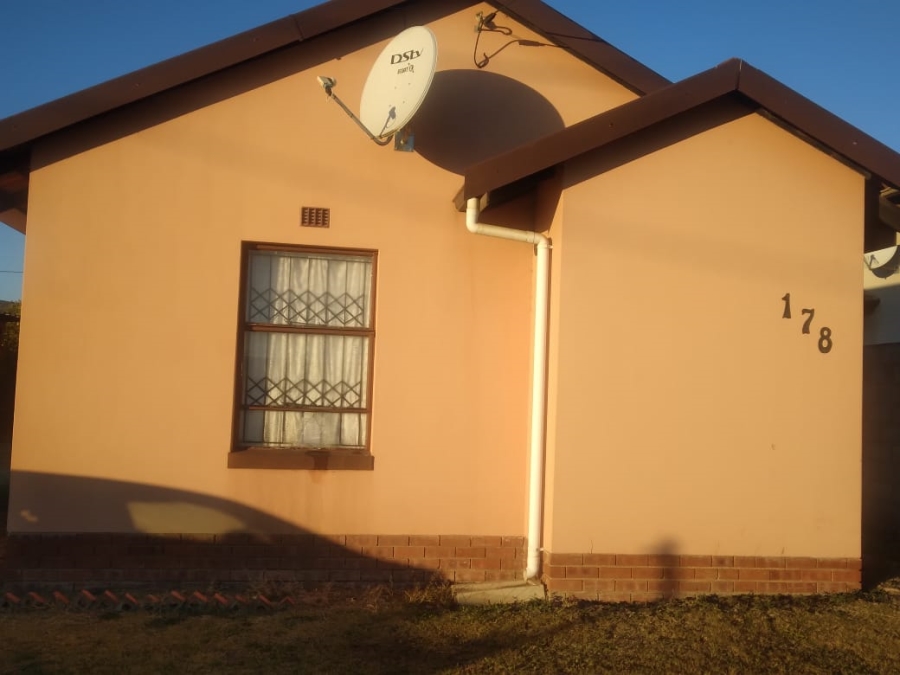 2 Bedroom Property for Sale in Mpophomeni KwaZulu-Natal