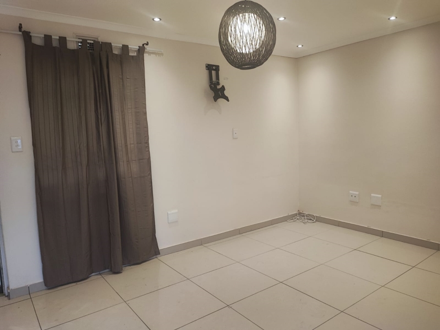 2 Bedroom Property for Sale in Oaklands KwaZulu-Natal