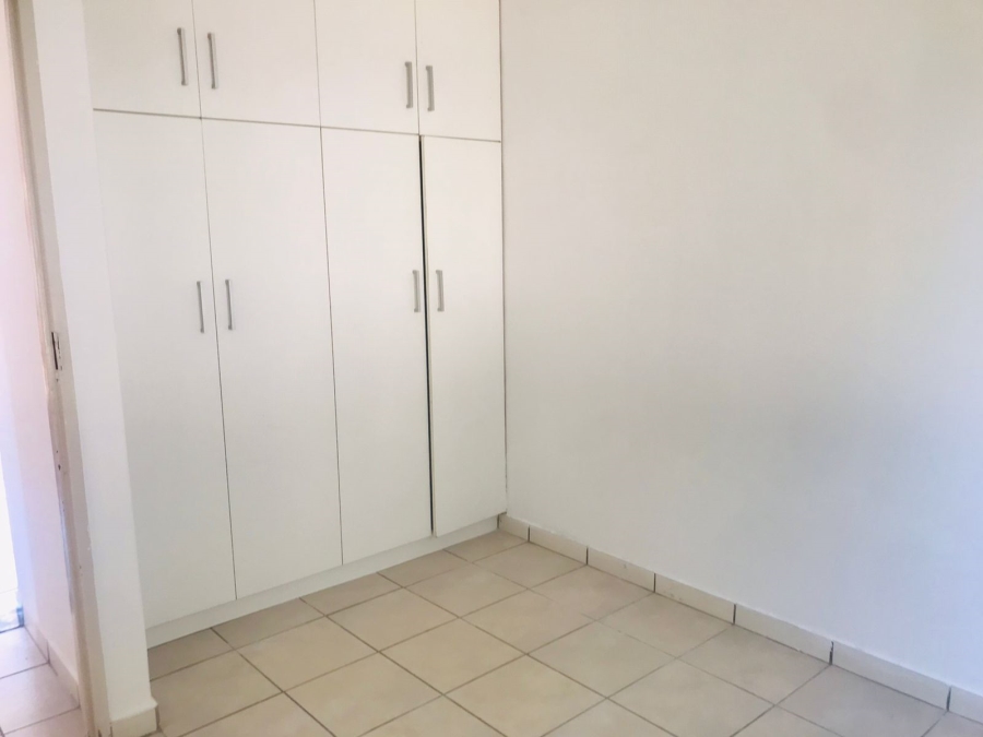 To Let 4 Bedroom Property for Rent in Montclair KwaZulu-Natal