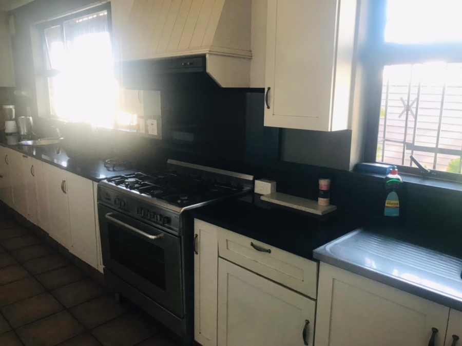 To Let 4 Bedroom Property for Rent in Montclair KwaZulu-Natal