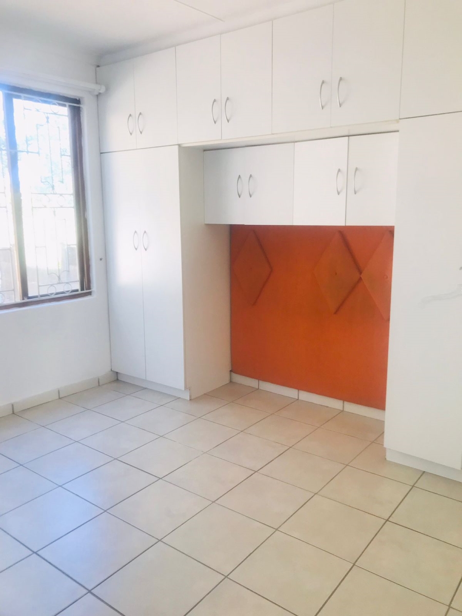 To Let 4 Bedroom Property for Rent in Montclair KwaZulu-Natal