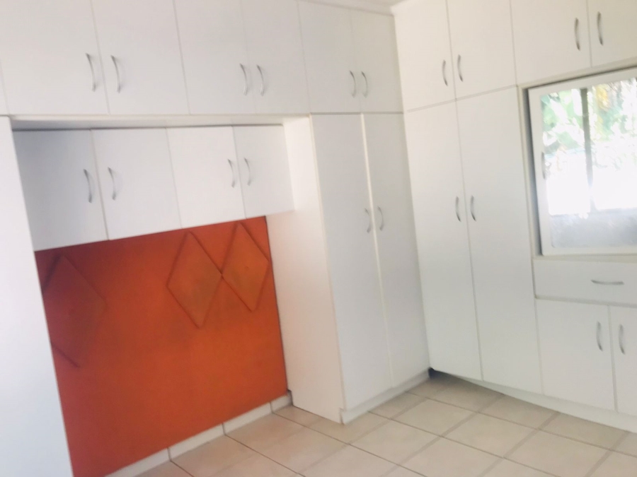 To Let 4 Bedroom Property for Rent in Montclair KwaZulu-Natal