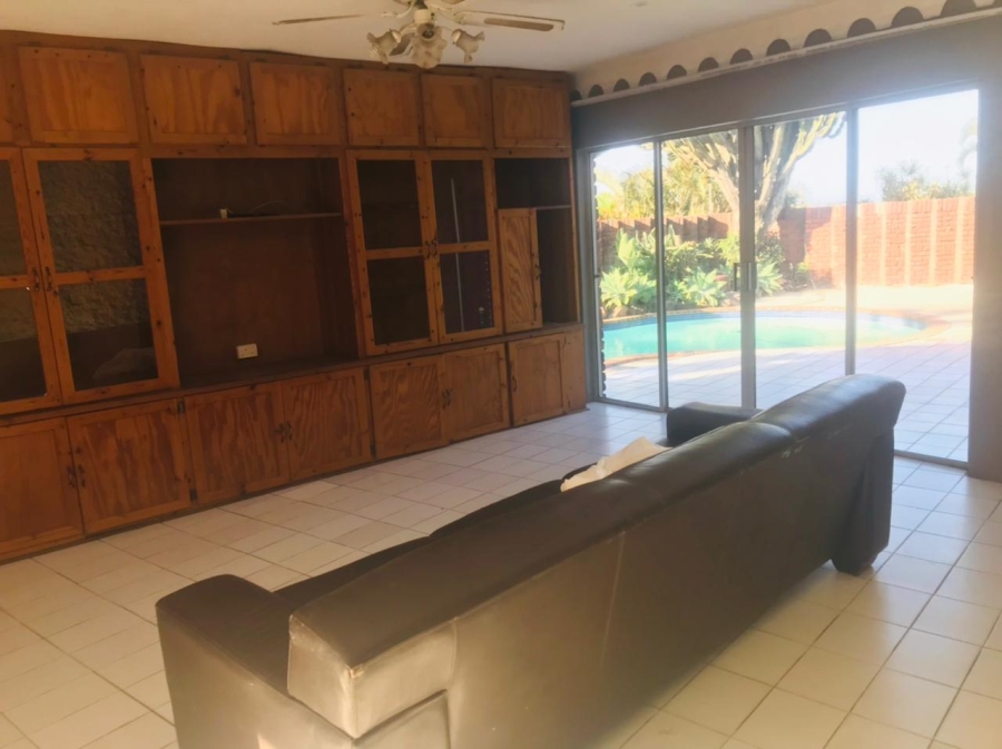 To Let 4 Bedroom Property for Rent in Montclair KwaZulu-Natal