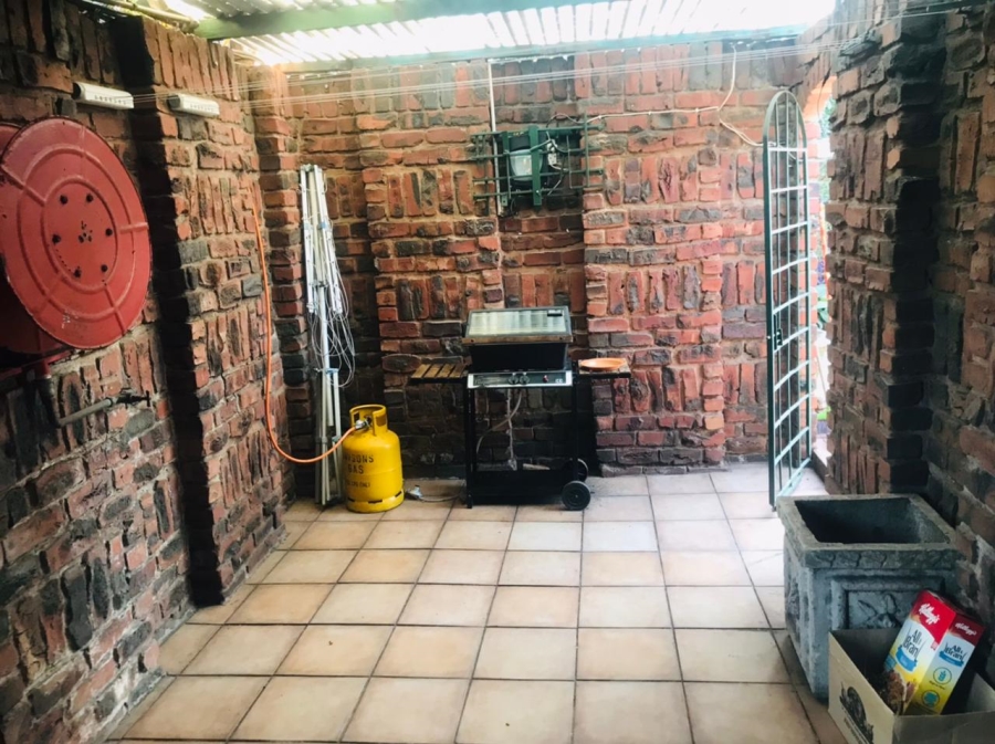 To Let 4 Bedroom Property for Rent in Montclair KwaZulu-Natal