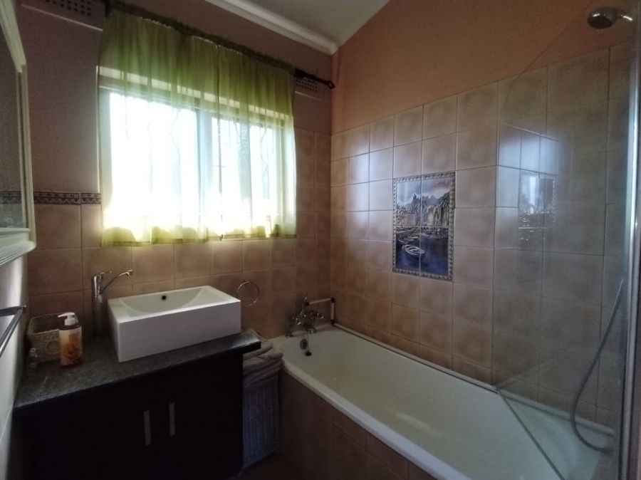 2 Bedroom Property for Sale in Umtentweni KwaZulu-Natal