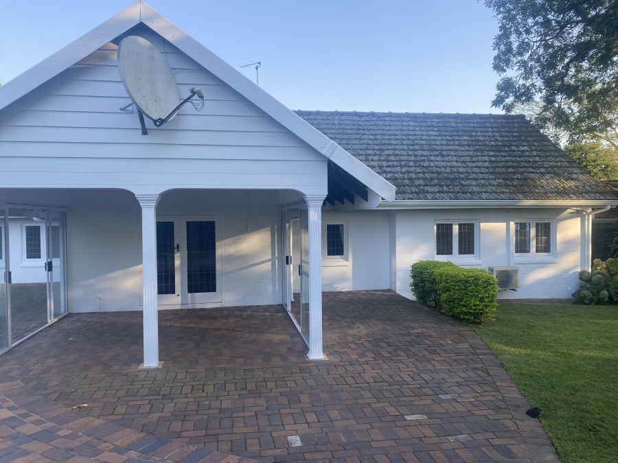 To Let 4 Bedroom Property for Rent in Kloof KwaZulu-Natal