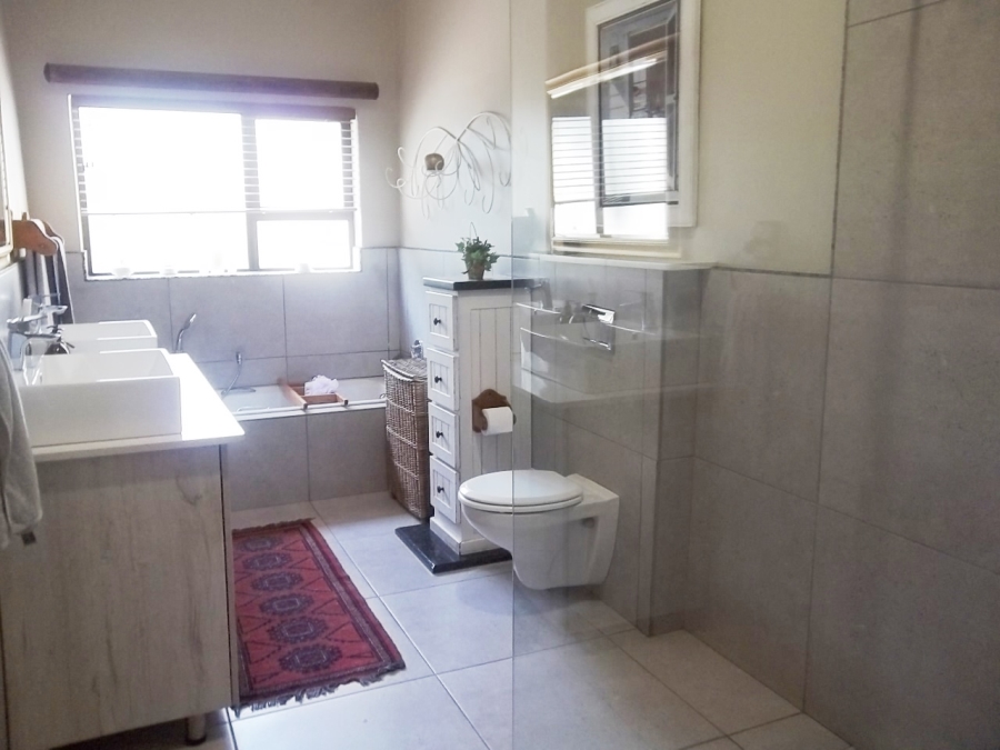 6 Bedroom Property for Sale in Signal Hill KwaZulu-Natal