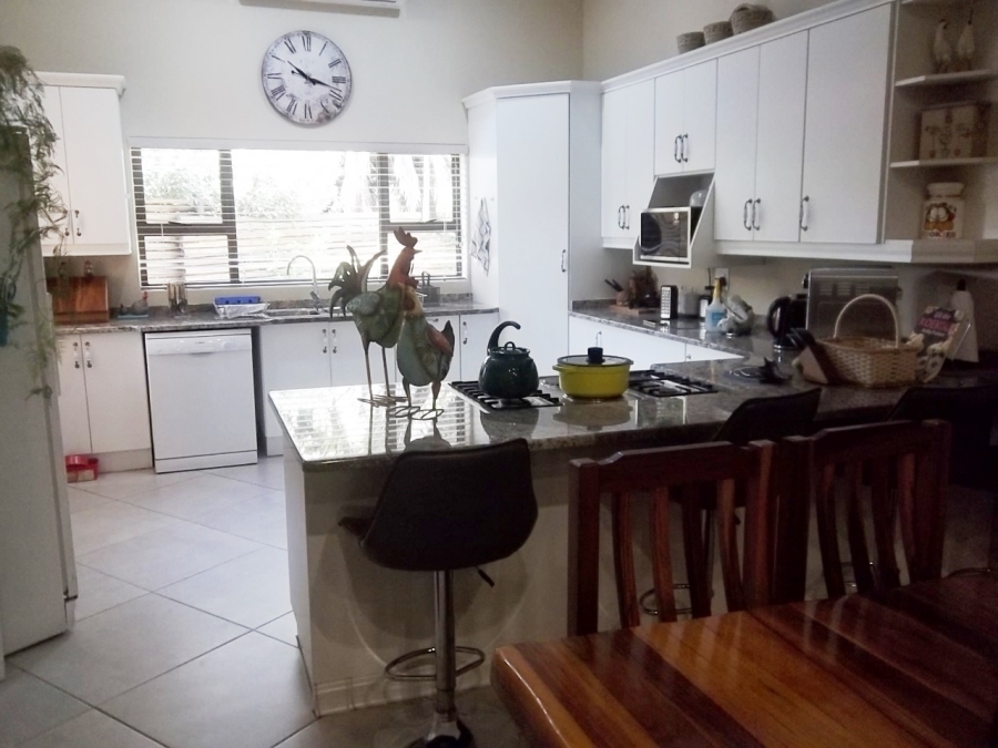 6 Bedroom Property for Sale in Signal Hill KwaZulu-Natal