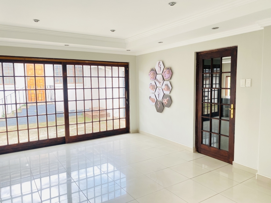 4 Bedroom Property for Sale in Dawncliffe KwaZulu-Natal