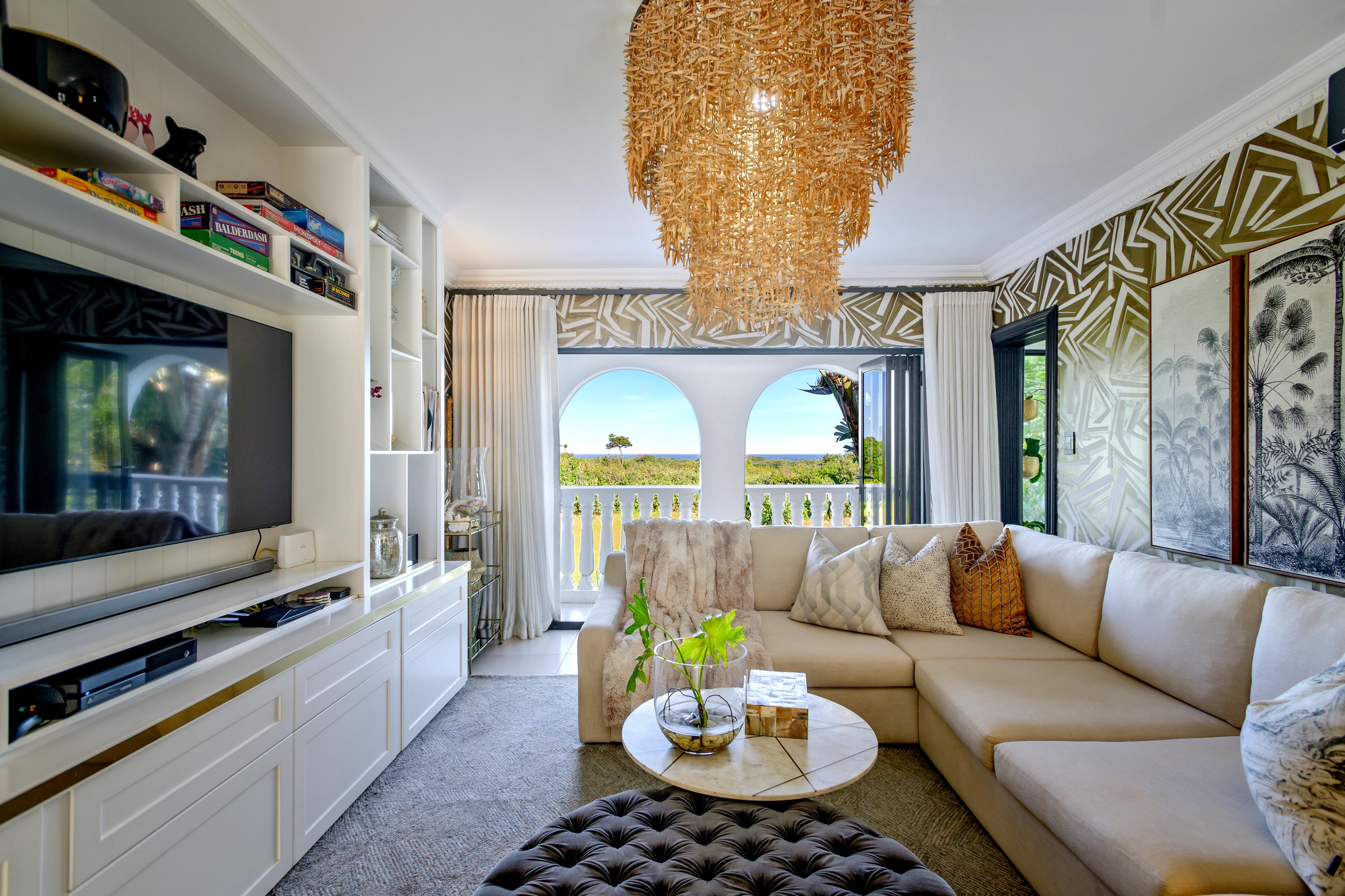 5 Bedroom Property for Sale in Beachwood KwaZulu-Natal