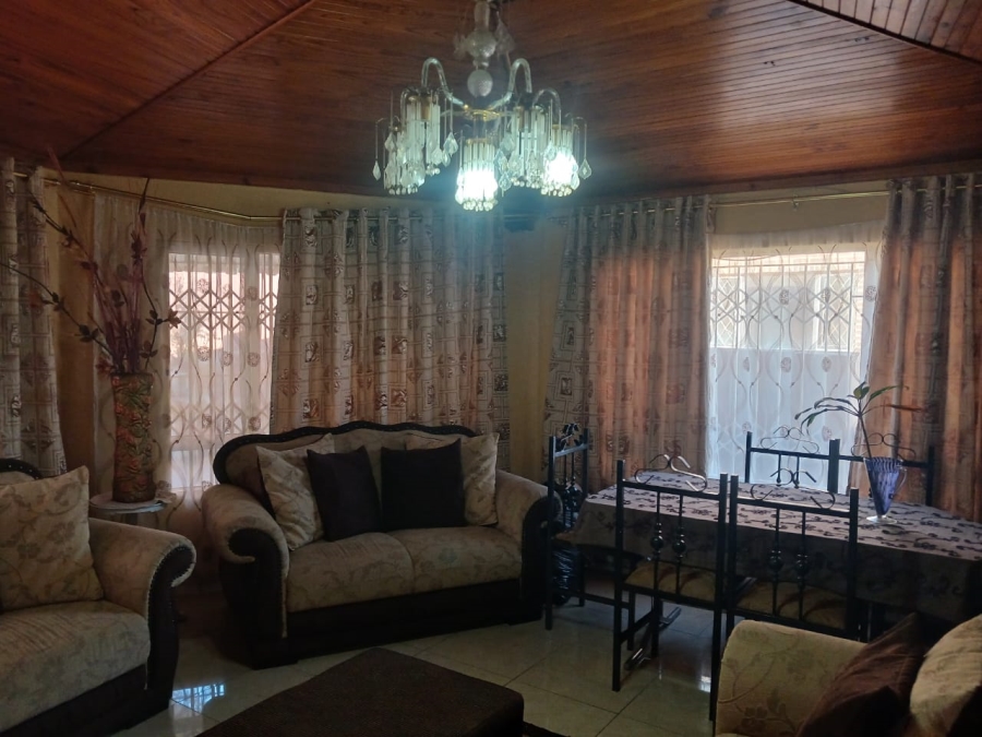 8 Bedroom Property for Sale in Avoca KwaZulu-Natal