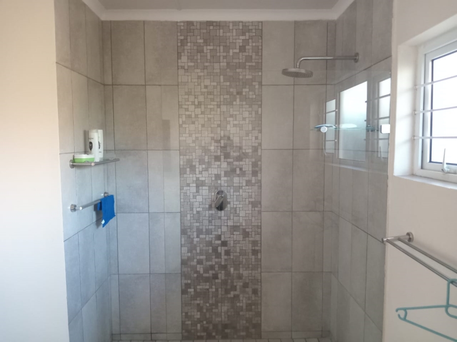 To Let 4 Bedroom Property for Rent in La Lucia KwaZulu-Natal