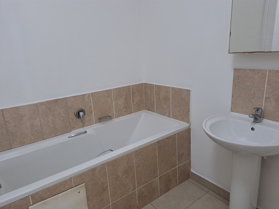 To Let 2 Bedroom Property for Rent in Westbrook KwaZulu-Natal