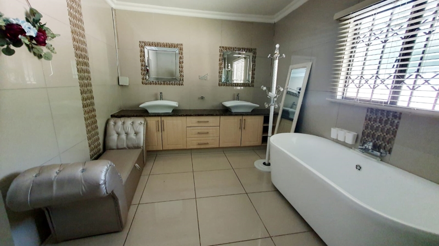 4 Bedroom Property for Sale in Veld En Vlei KwaZulu-Natal