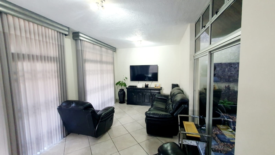 4 Bedroom Property for Sale in Meer En See KwaZulu-Natal