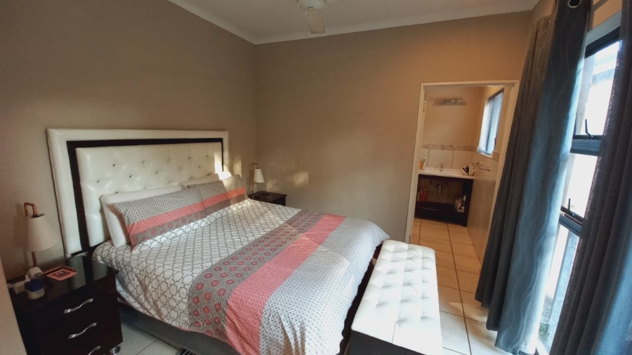 To Let 2 Bedroom Property for Rent in Illovo Beach KwaZulu-Natal