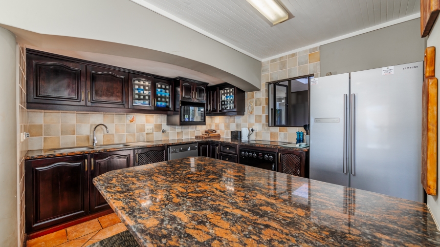5 Bedroom Property for Sale in Prince