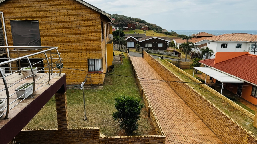 4 Bedroom Property for Sale in Treasure Beach KwaZulu-Natal