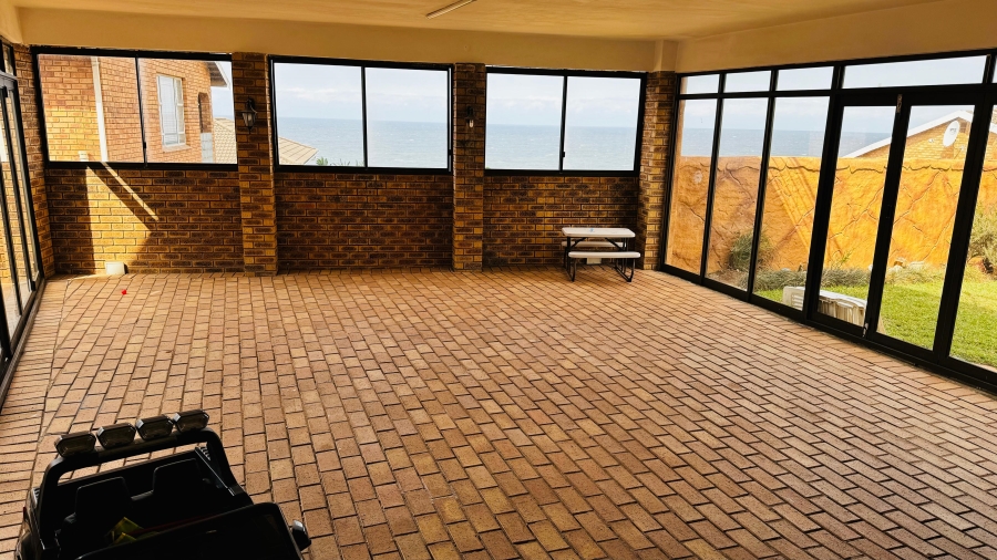 4 Bedroom Property for Sale in Treasure Beach KwaZulu-Natal