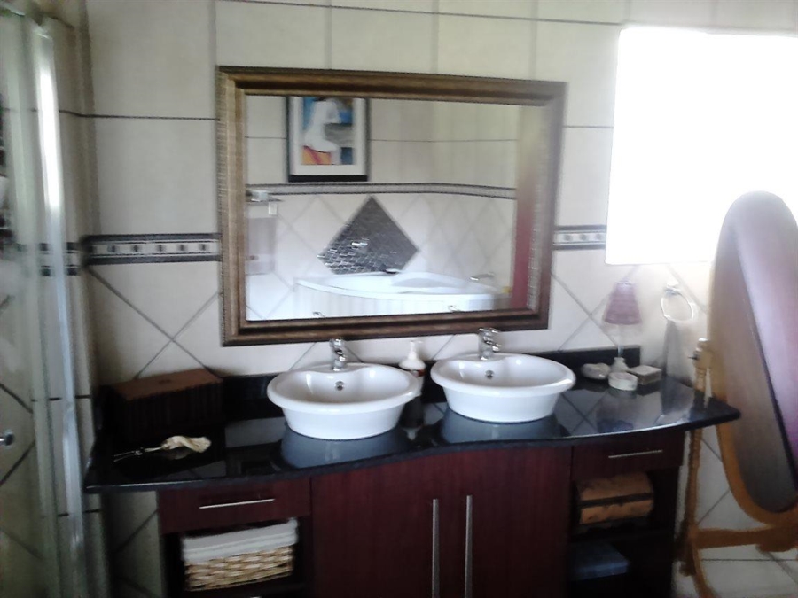 4 Bedroom Property for Sale in Pioneer Park KwaZulu-Natal