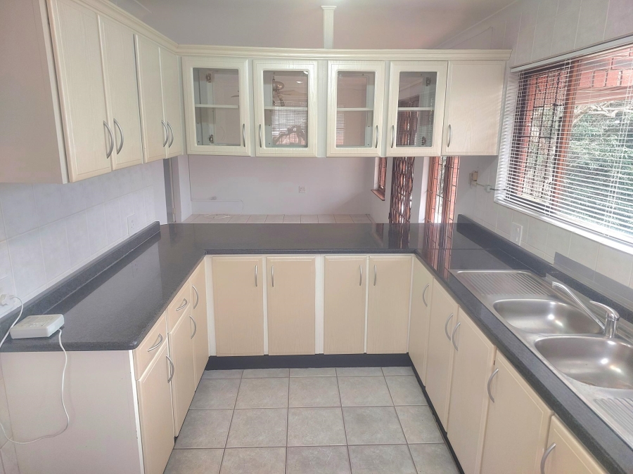 3 Bedroom Property for Sale in Dawncrest KwaZulu-Natal