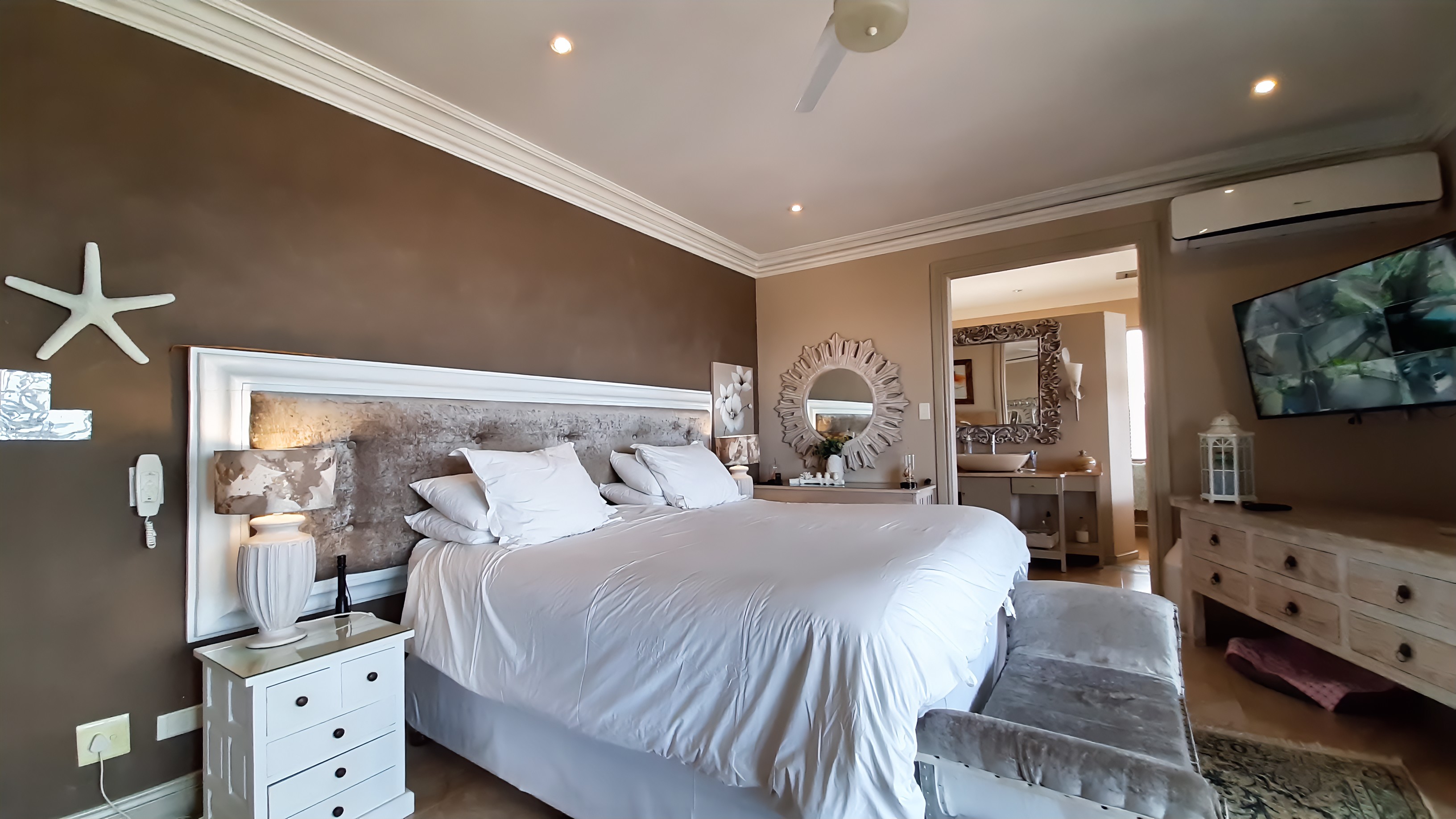 4 Bedroom Property for Sale in Tinley Manor KwaZulu-Natal