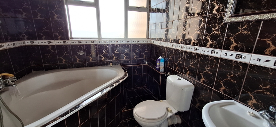 To Let 2 Bedroom Property for Rent in Amanzimtoti KwaZulu-Natal