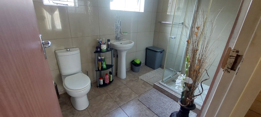 4 Bedroom Property for Sale in Lennoxton KwaZulu-Natal