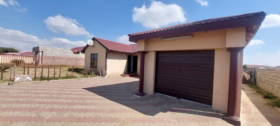 3 Bedroom Property for Sale in Osizweni KwaZulu-Natal