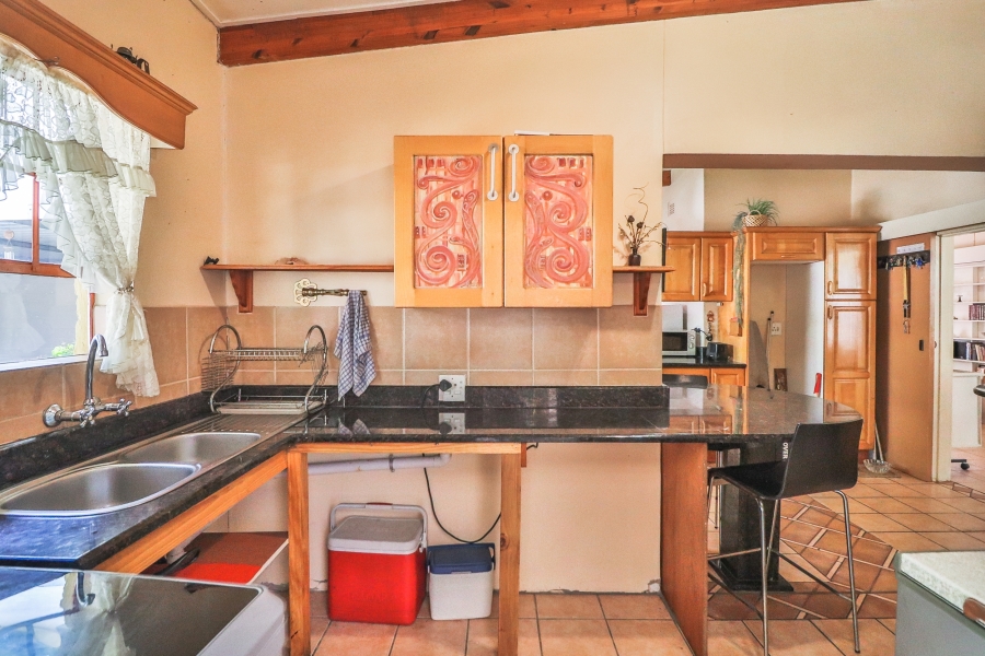 6 Bedroom Property for Sale in Leonard KwaZulu-Natal