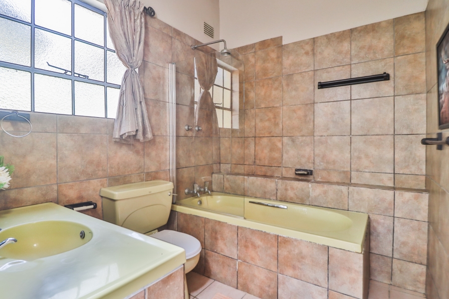 6 Bedroom Property for Sale in Leonard KwaZulu-Natal