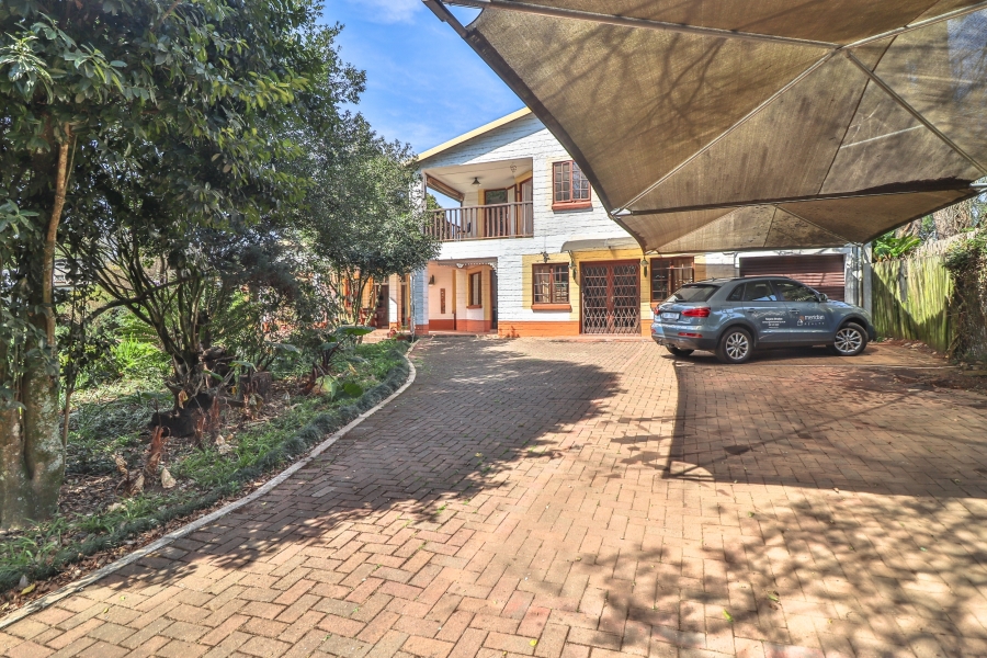 6 Bedroom Property for Sale in Leonard KwaZulu-Natal