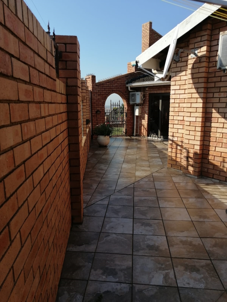 3 Bedroom Property for Sale in Woodhaven KwaZulu-Natal