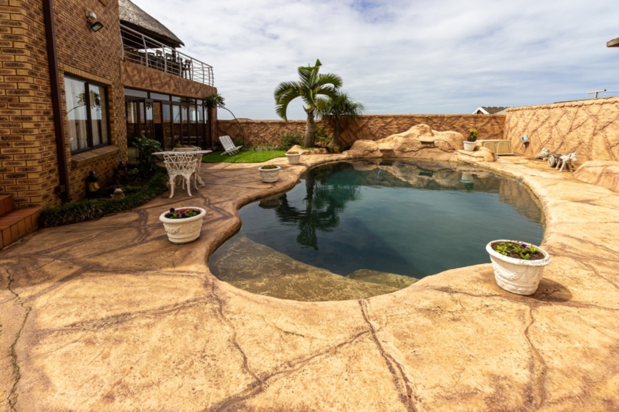 5 Bedroom Property for Sale in Treasure Beach KwaZulu-Natal