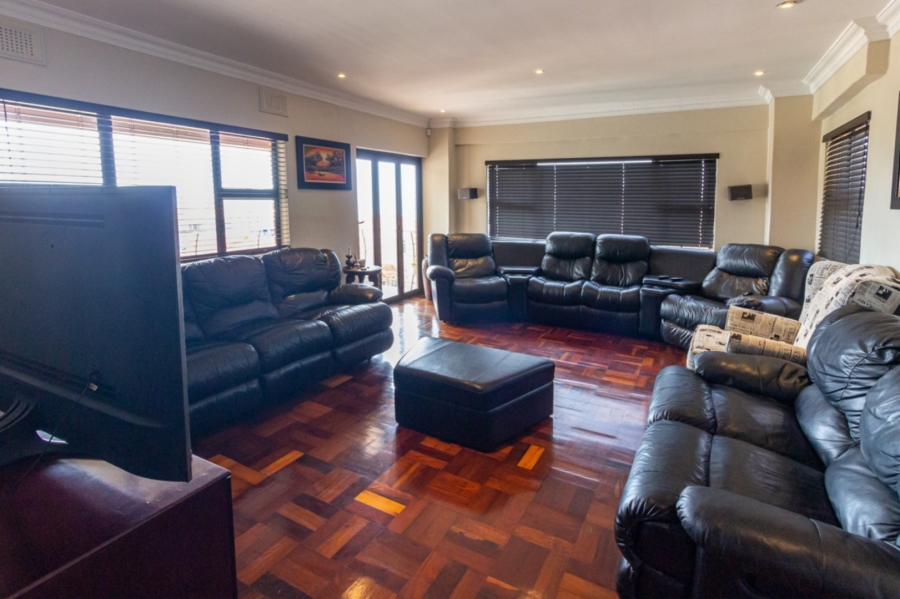 5 Bedroom Property for Sale in Treasure Beach KwaZulu-Natal