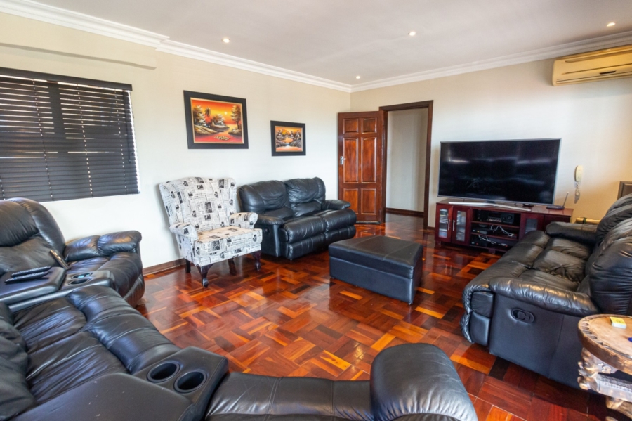 5 Bedroom Property for Sale in Treasure Beach KwaZulu-Natal