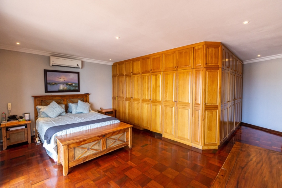 5 Bedroom Property for Sale in Treasure Beach KwaZulu-Natal