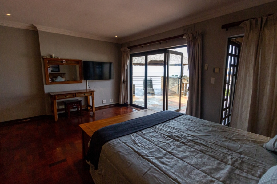 5 Bedroom Property for Sale in Treasure Beach KwaZulu-Natal