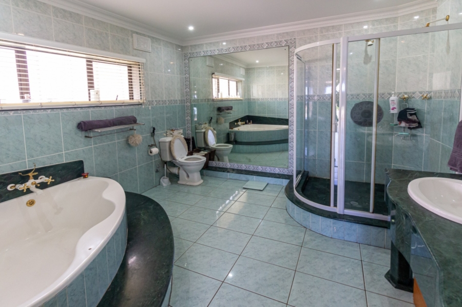 5 Bedroom Property for Sale in Treasure Beach KwaZulu-Natal