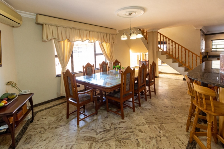 5 Bedroom Property for Sale in Treasure Beach KwaZulu-Natal