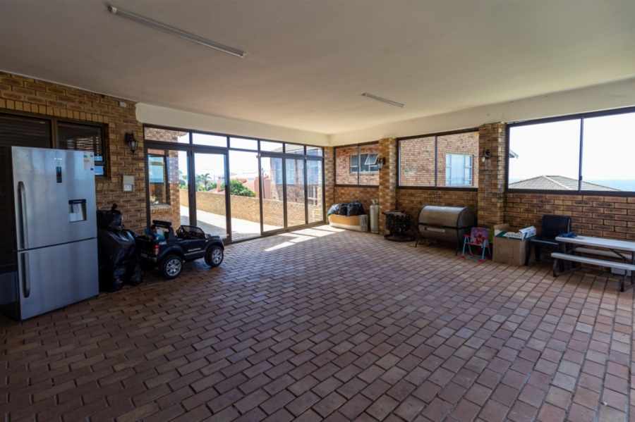 5 Bedroom Property for Sale in Treasure Beach KwaZulu-Natal