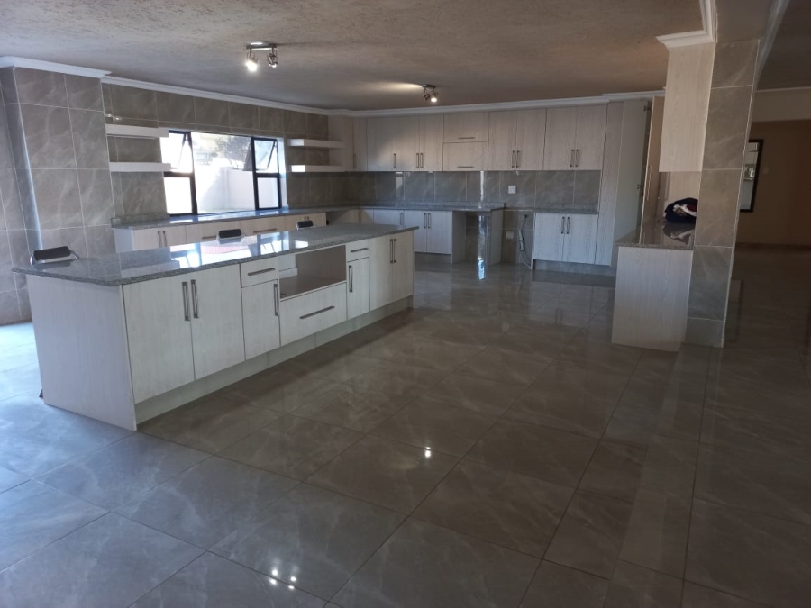 6 Bedroom Property for Sale in Uvongo Beach KwaZulu-Natal