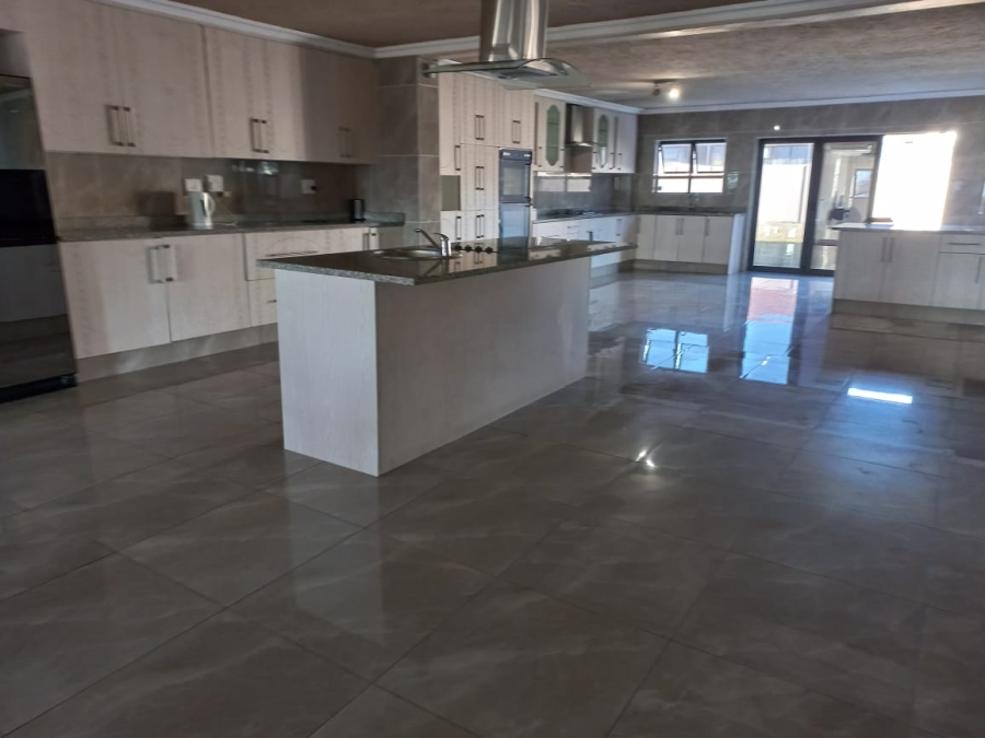 6 Bedroom Property for Sale in Uvongo Beach KwaZulu-Natal